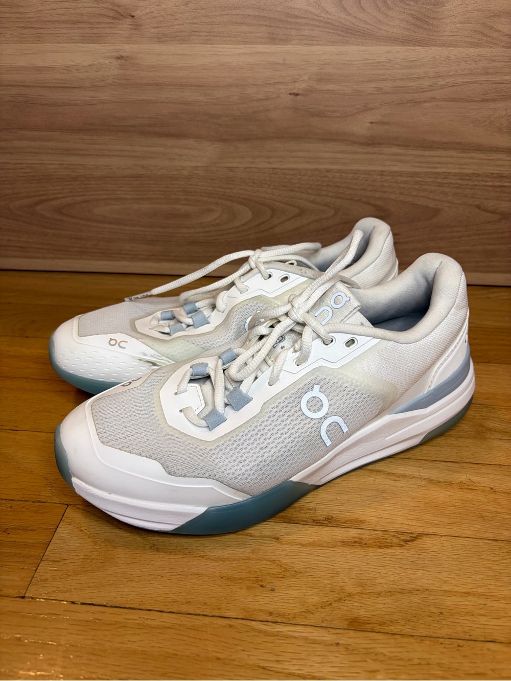 On Running The Roger Advantage Pro Women's Sneakers - Size 9